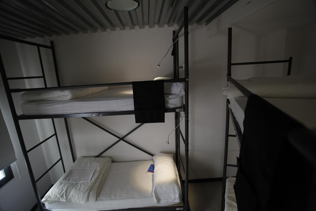 Traveller Box Hostel Sevilla Exterior foto